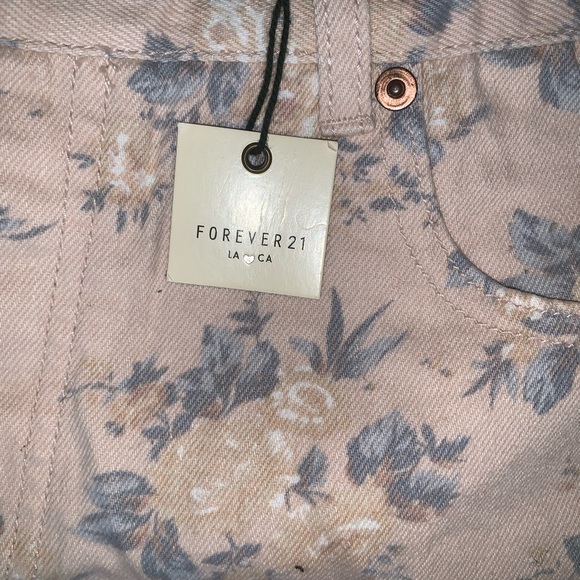 Forever 21 women’s shorts - Picture 3 of 3